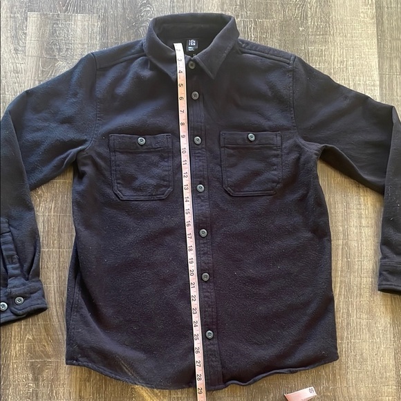 Mountain Hardware Black Button-Up Shirt/Over-shirt. Sz Medium. - Picture 4 of 9